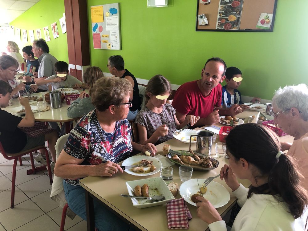 2023 06 13 Repas intergénérationel 5 Coeur Redim