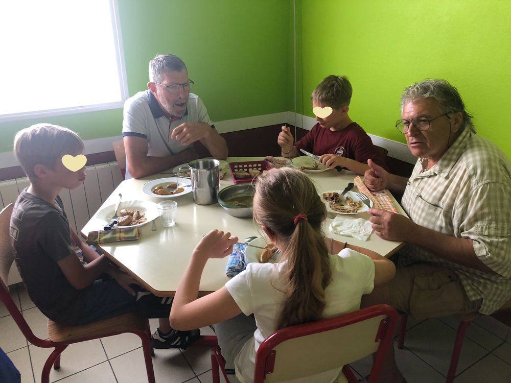 2023 06 13 Repas intergénérationel 7 Coeur Redim