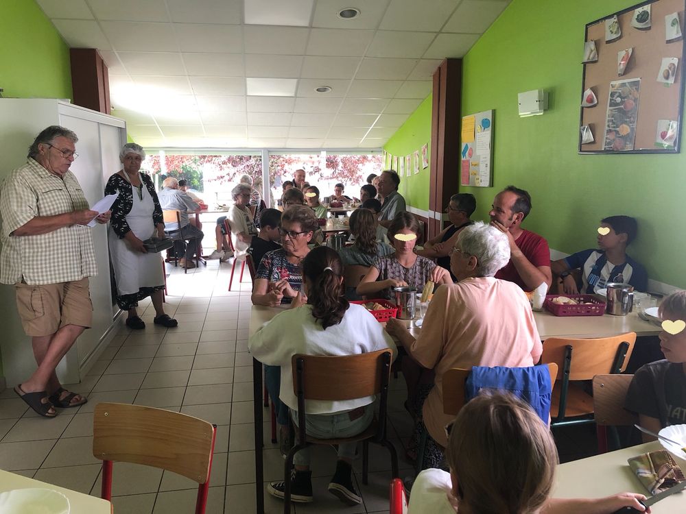 2023 06 13 Repas intergénérationel 8 Coeur Redim