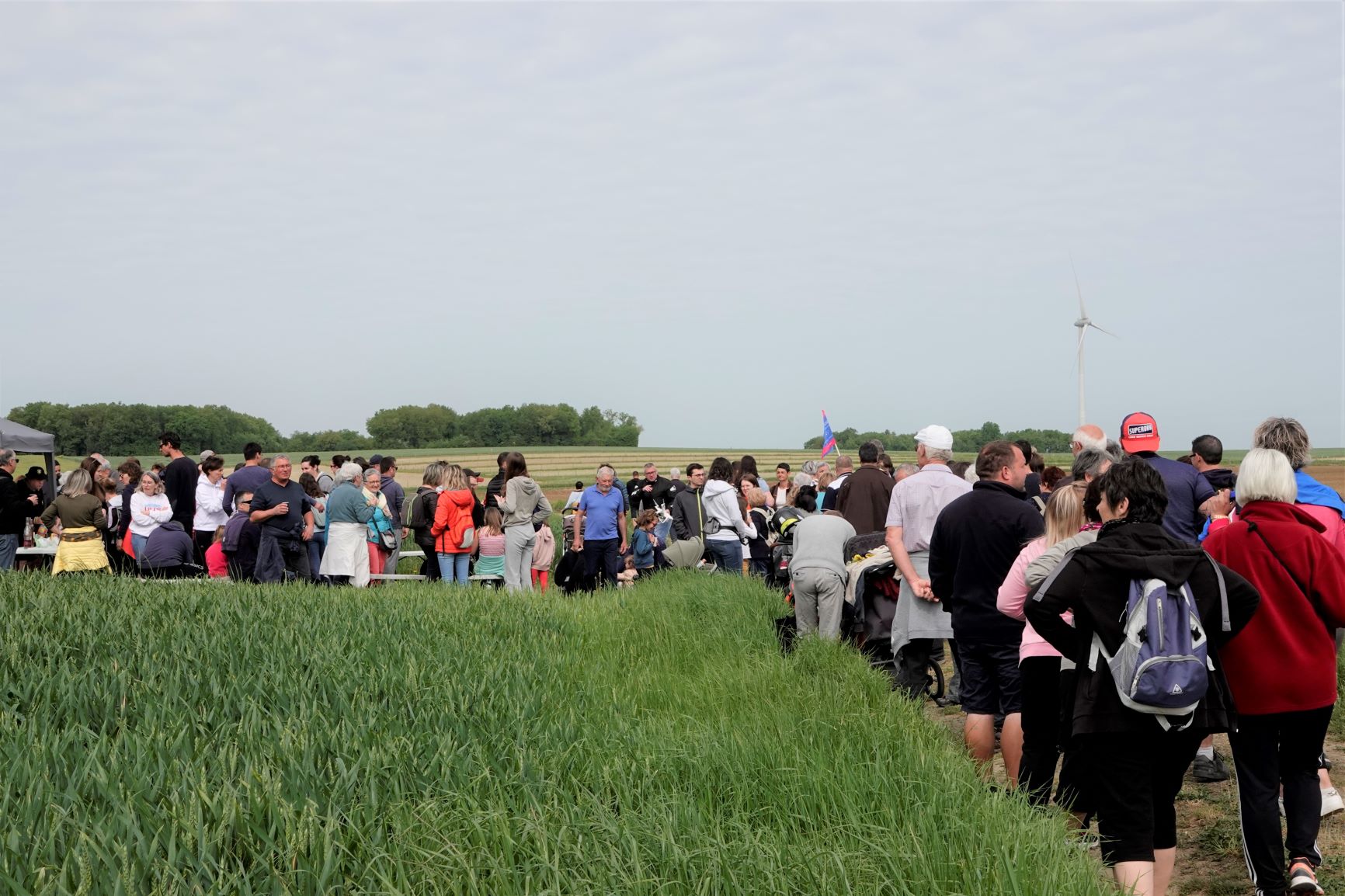 2022 05 01 9 Marche G 22 file dattente trouspinette